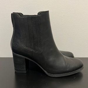 Leather black boot